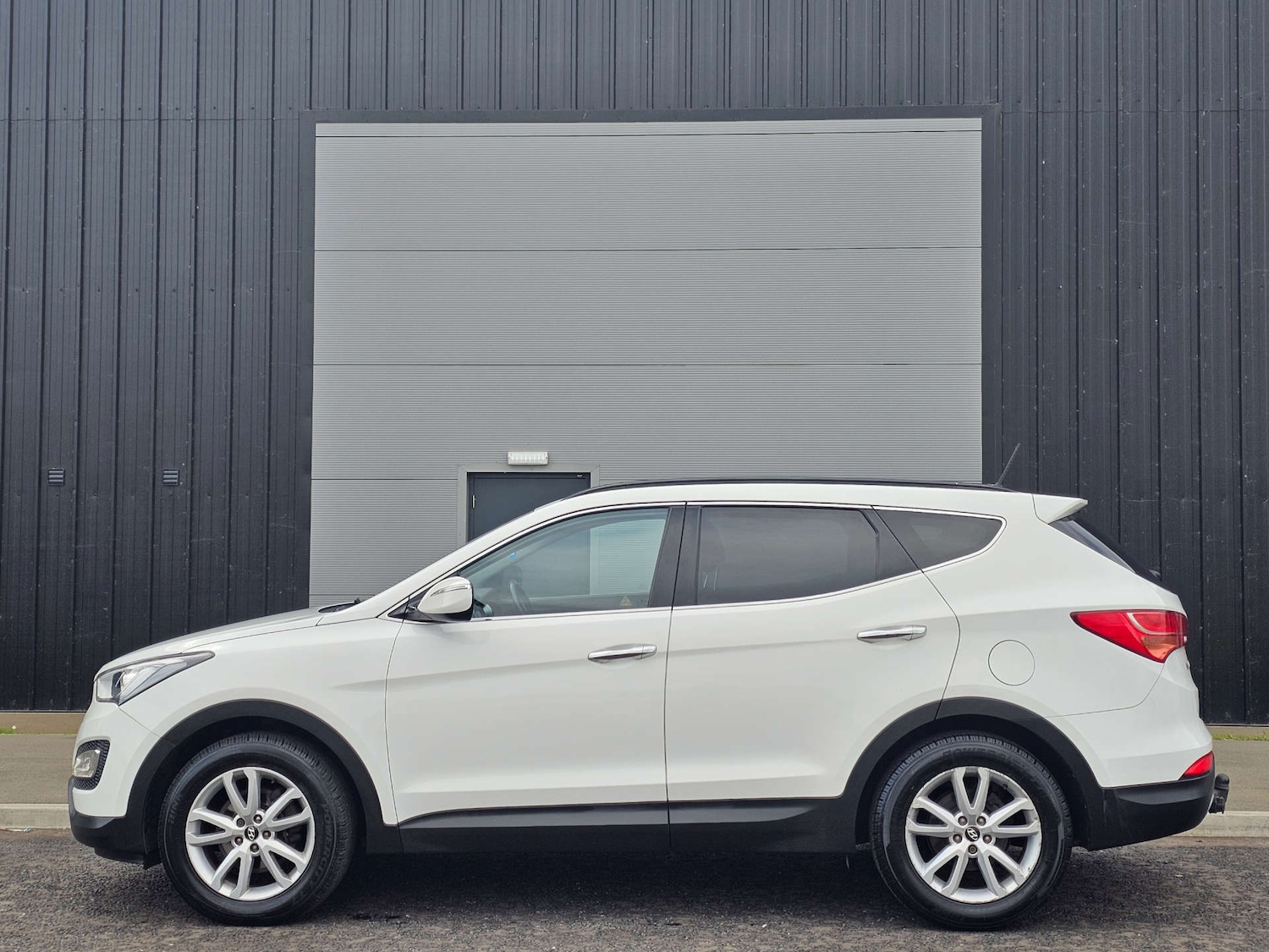 Used Hyundai Santa Fe 2014 for sale - 78179625: Photo 5