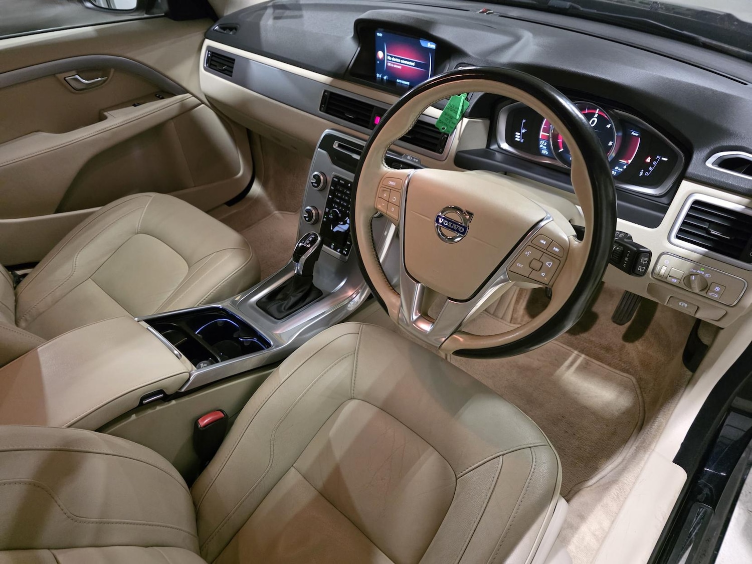 Used Volvo V70 2015 for sale - 77649998: Photo 2