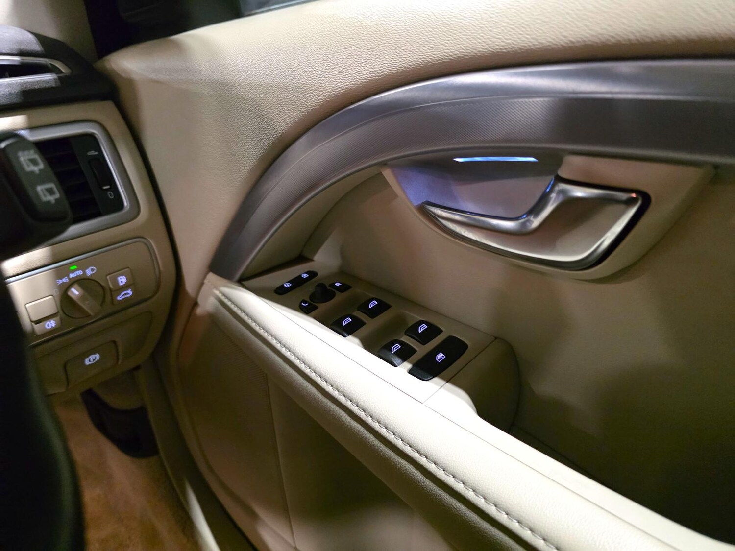 Used Volvo V70 2015 for sale - 77649998: Photo 24