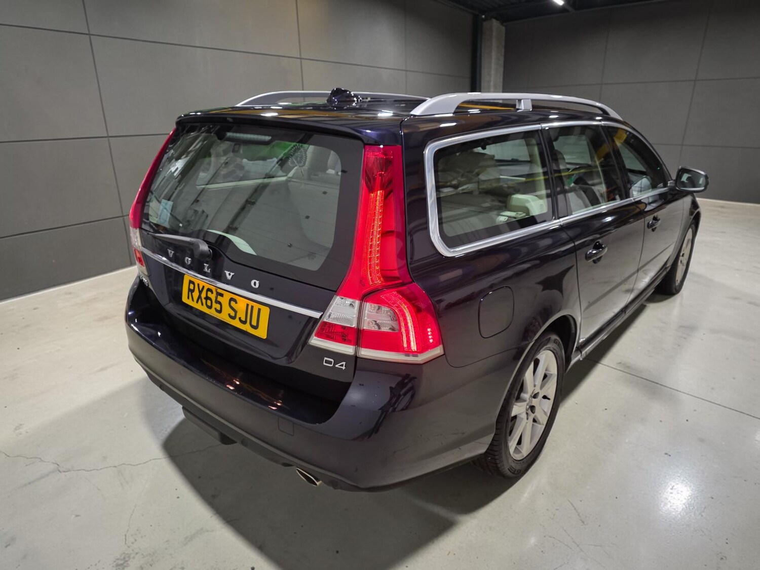Used Volvo V70 2015 for sale - 77649998: Photo 28