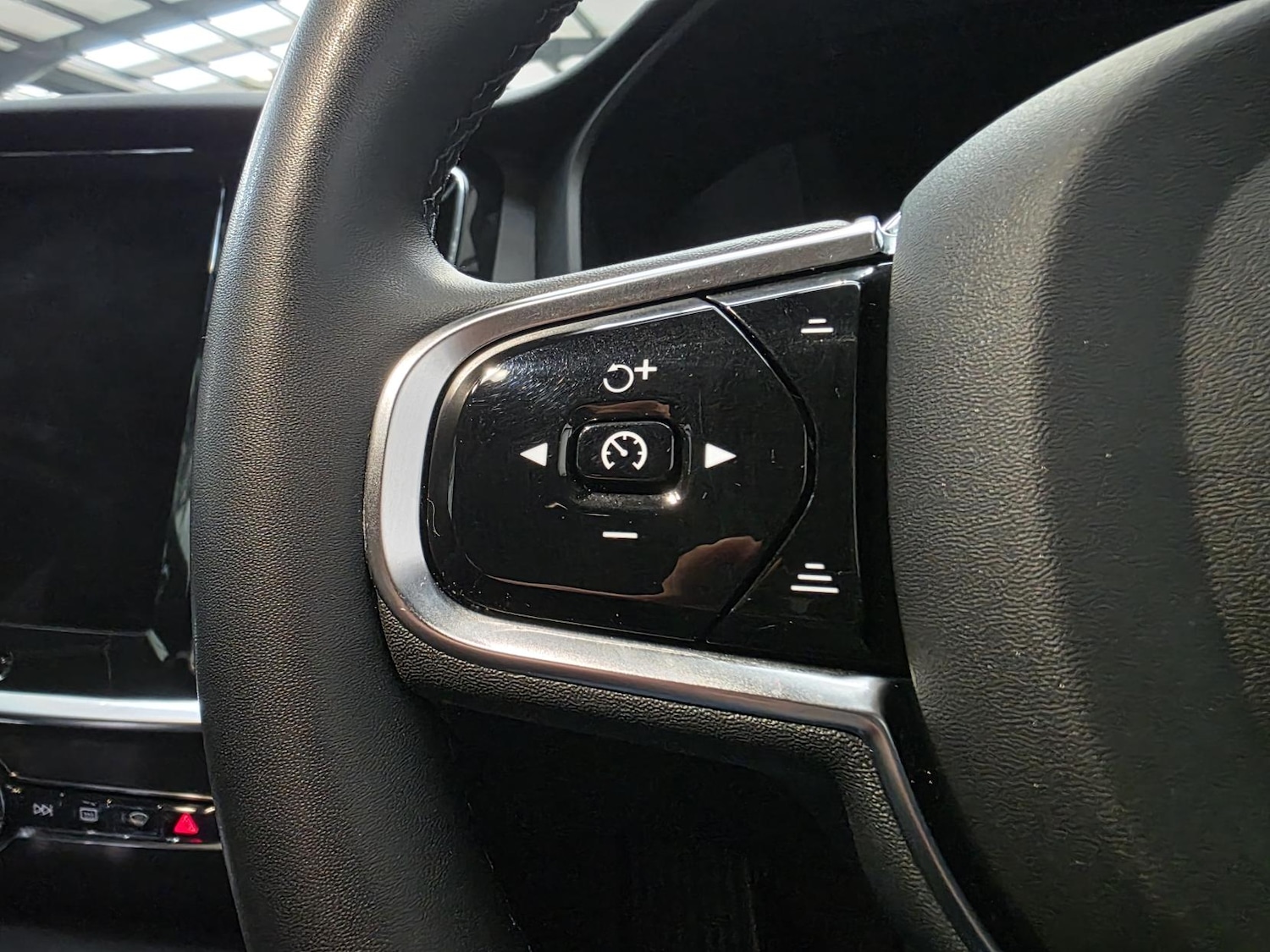 Used Volvo V60 2022 for sale - 77649999: Photo 10