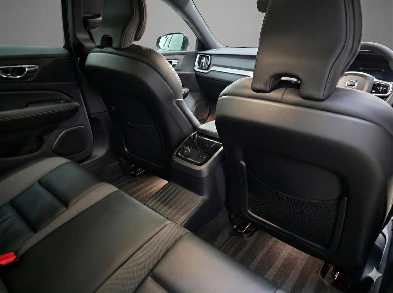 Used Volvo V60 2022 for sale - 77649999: Photo 3