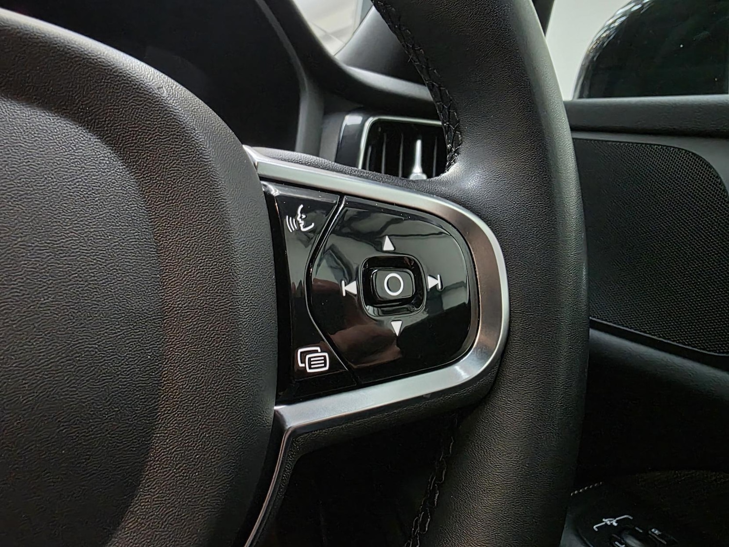 Used Volvo V60 2022 for sale - 77649999: Photo 6