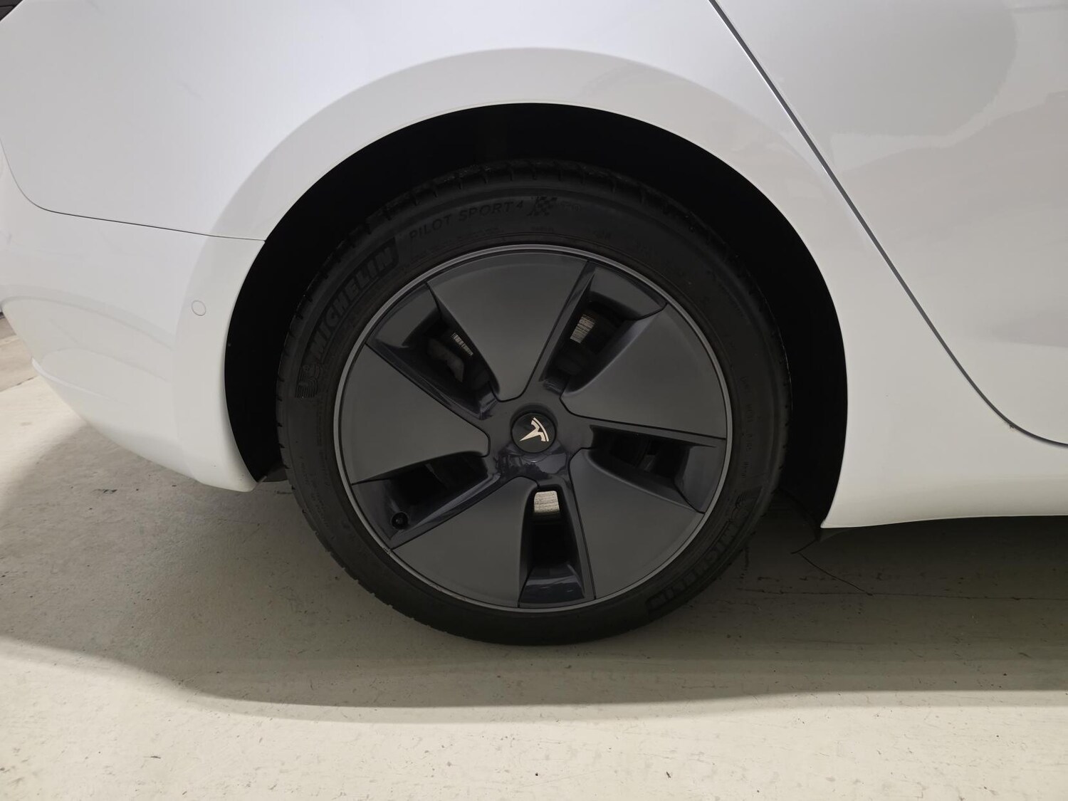 Used Tesla Model 3 2021 for sale - 77650000: Photo 25