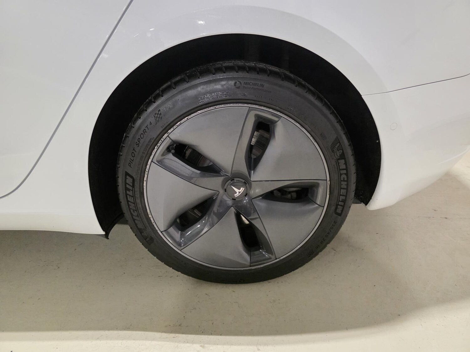 Used Tesla Model 3 2021 for sale - 77650000: Photo 26