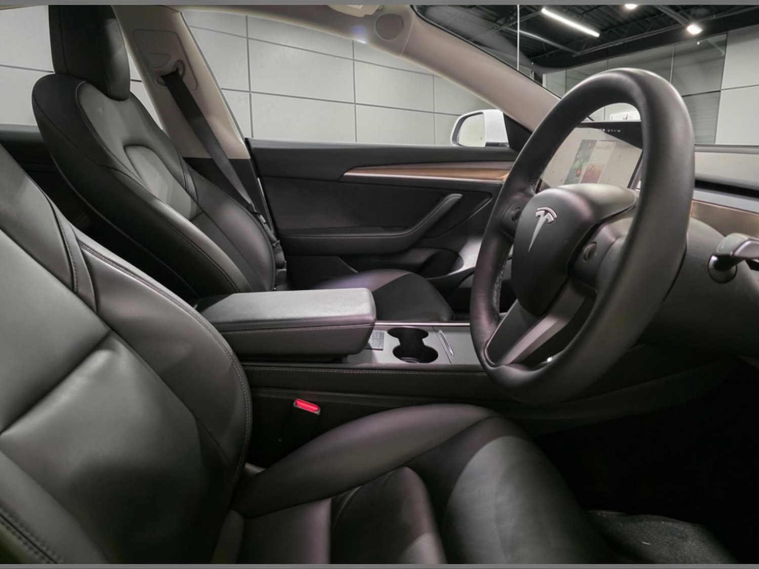 Used Tesla Model 3 2021 for sale - 77650000: Photo 3
