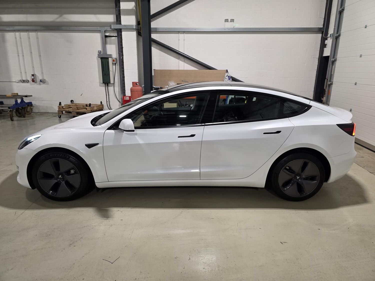 Used Tesla Model 3 2021 for sale - 77650000: Photo 34