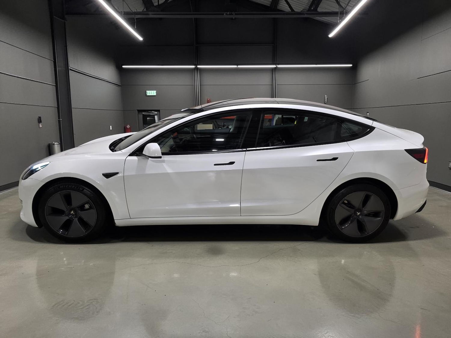 Used Tesla Model 3 2021 for sale - 77650000: Photo 5