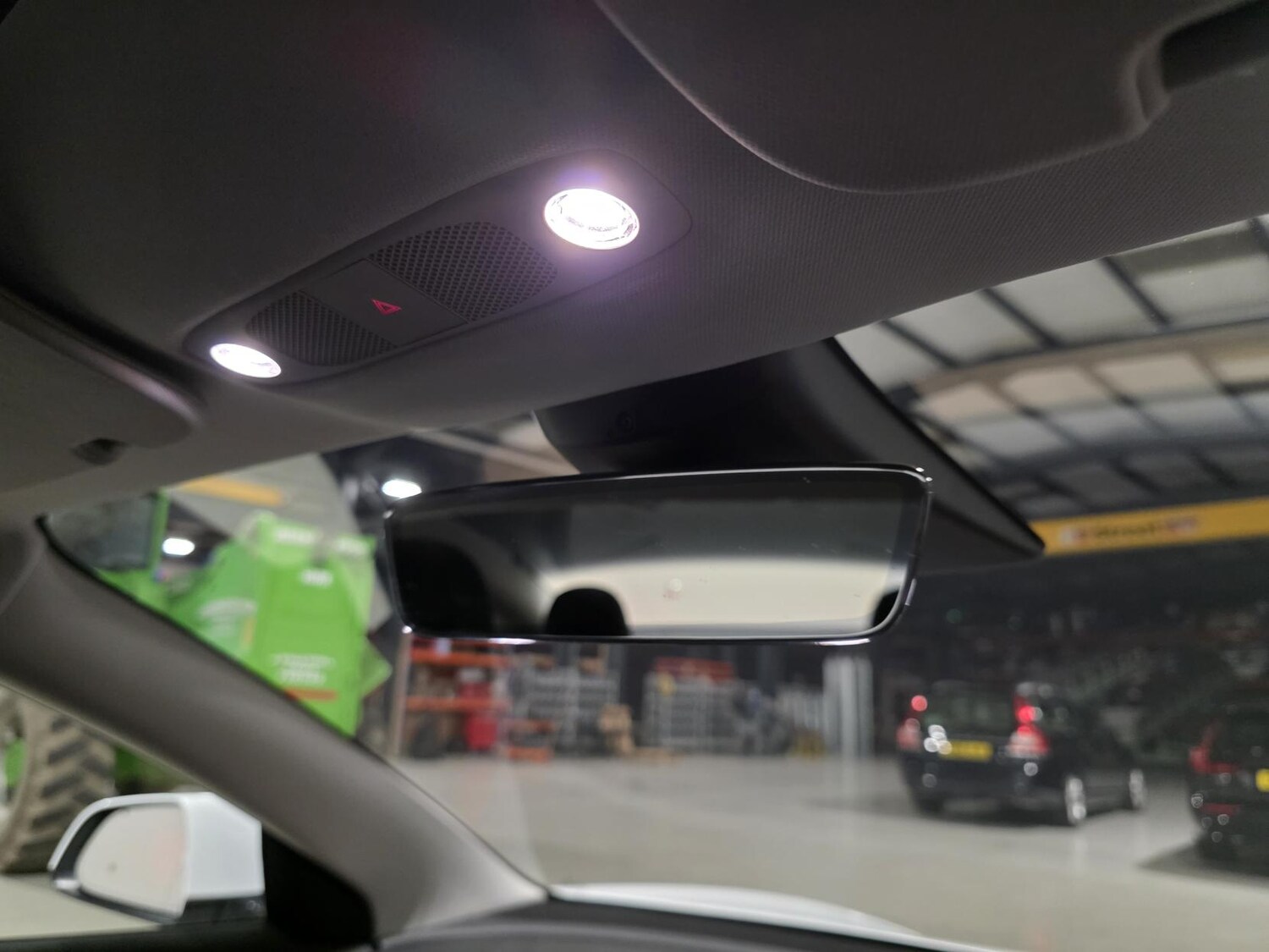 Used Tesla Model 3 2021 for sale - 77650000: Photo 53