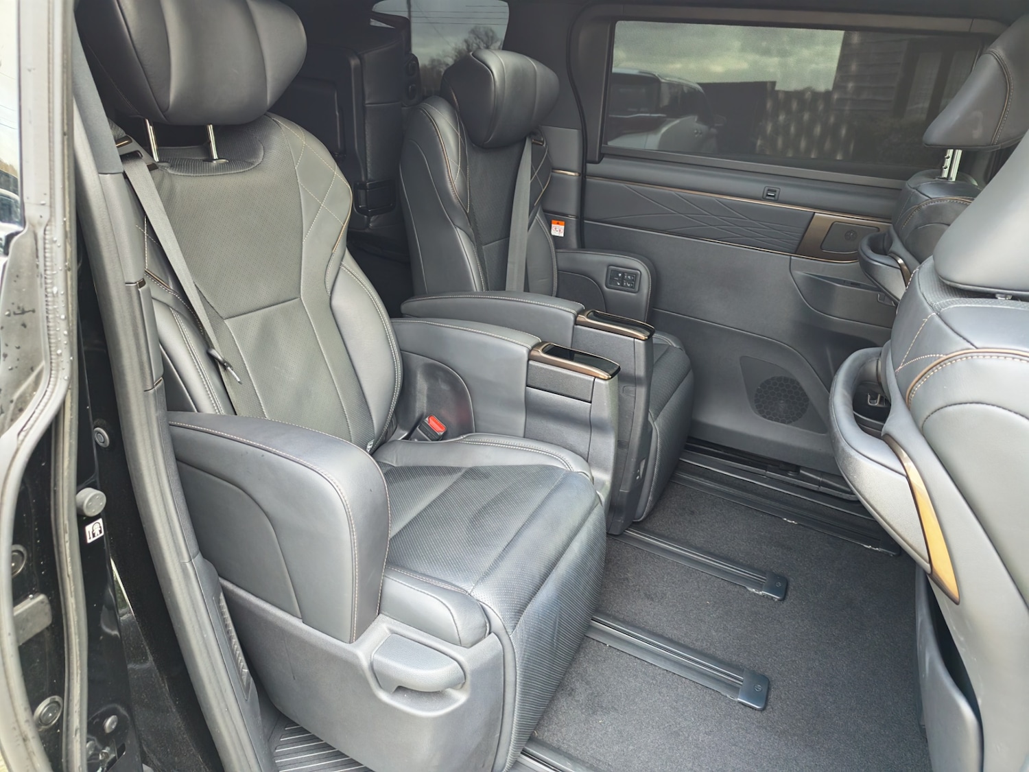 Used Toyota Alphard 2024 for sale - 76845624: Photo 22