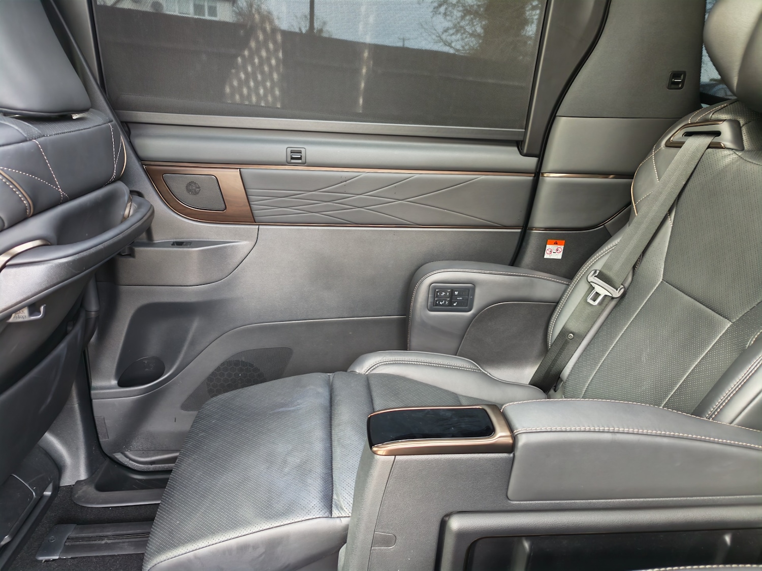 Used Toyota Alphard 2024 for sale - 76845624: Photo 26