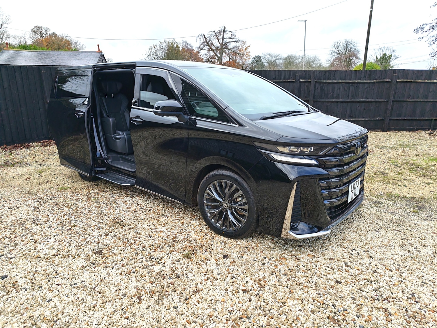 Used Toyota Alphard 2024 for sale - 76845624: Photo 4