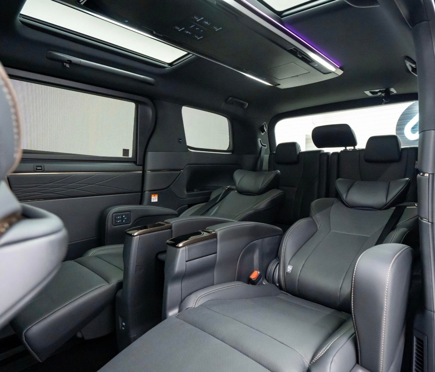 Used Toyota Alphard 2024 for sale - 76845624: Photo 9