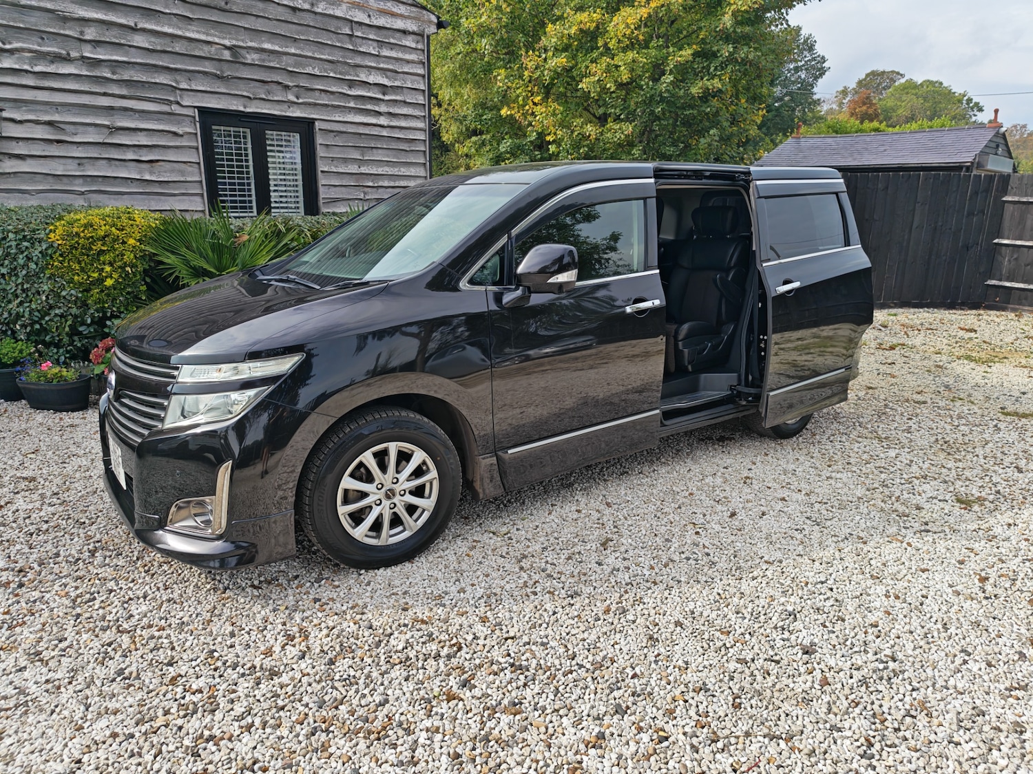 Used Nissan Elgrand 2013 for sale - 75653170: Photo 4