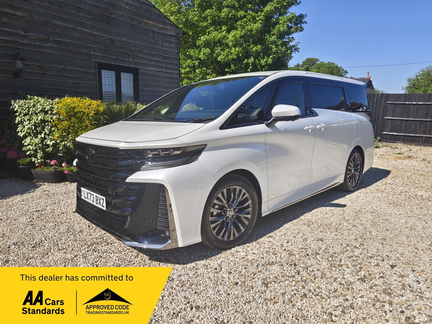 Used Toyota Vellfire 2023 for sale - 75032257: Photo 1