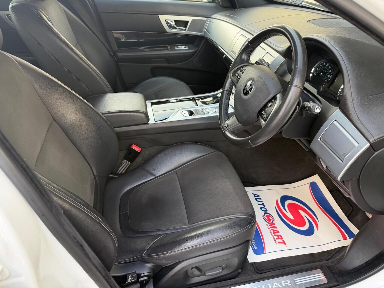 Used Jaguar XF 2014 for sale - 77453193: Photo 2