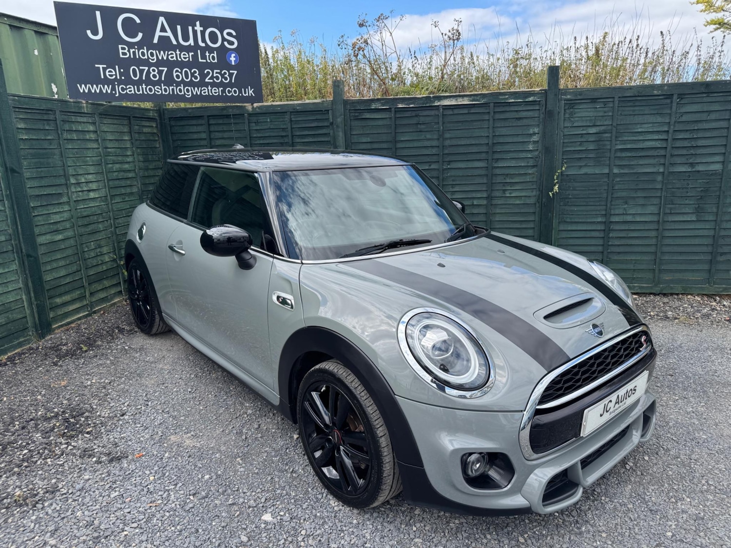 Used MINI Hatch 2019 for sale - 76585322: Photo 1