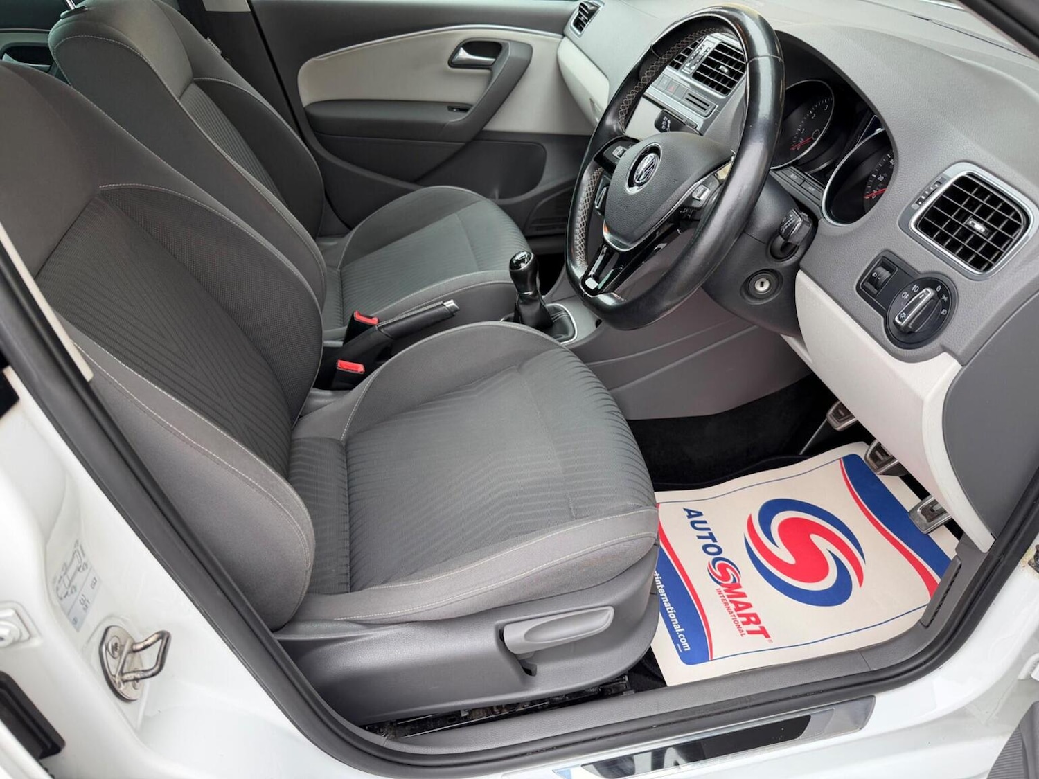 Used Volkswagen Polo 2015 for sale - 77789344: Photo 2