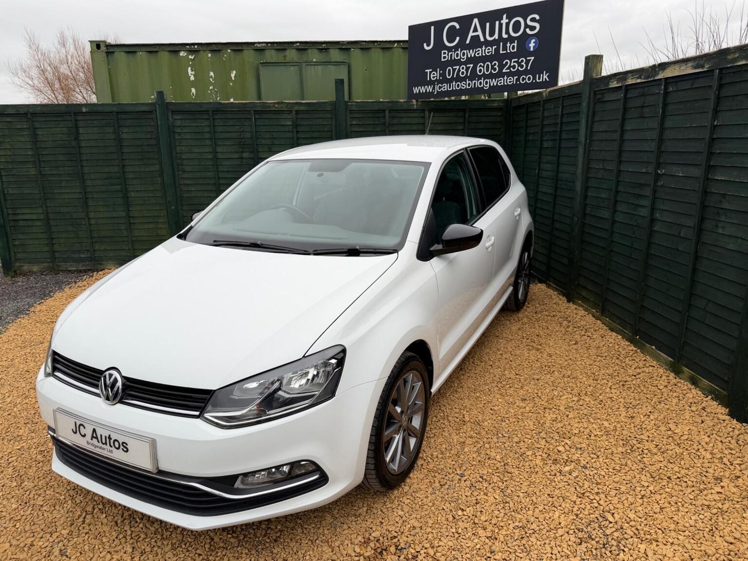 Used Volkswagen Polo 2015 for sale - 77789344: Photo 4