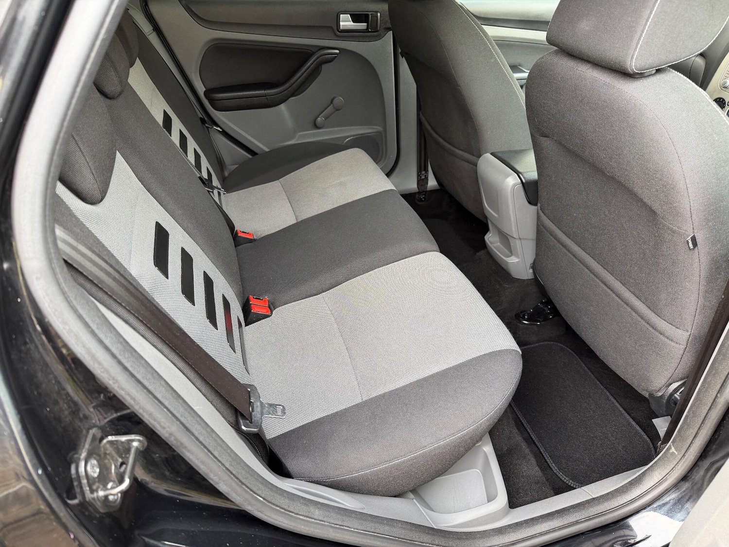 Used Ford Focus 2010 for sale - 76585419: Photo 17