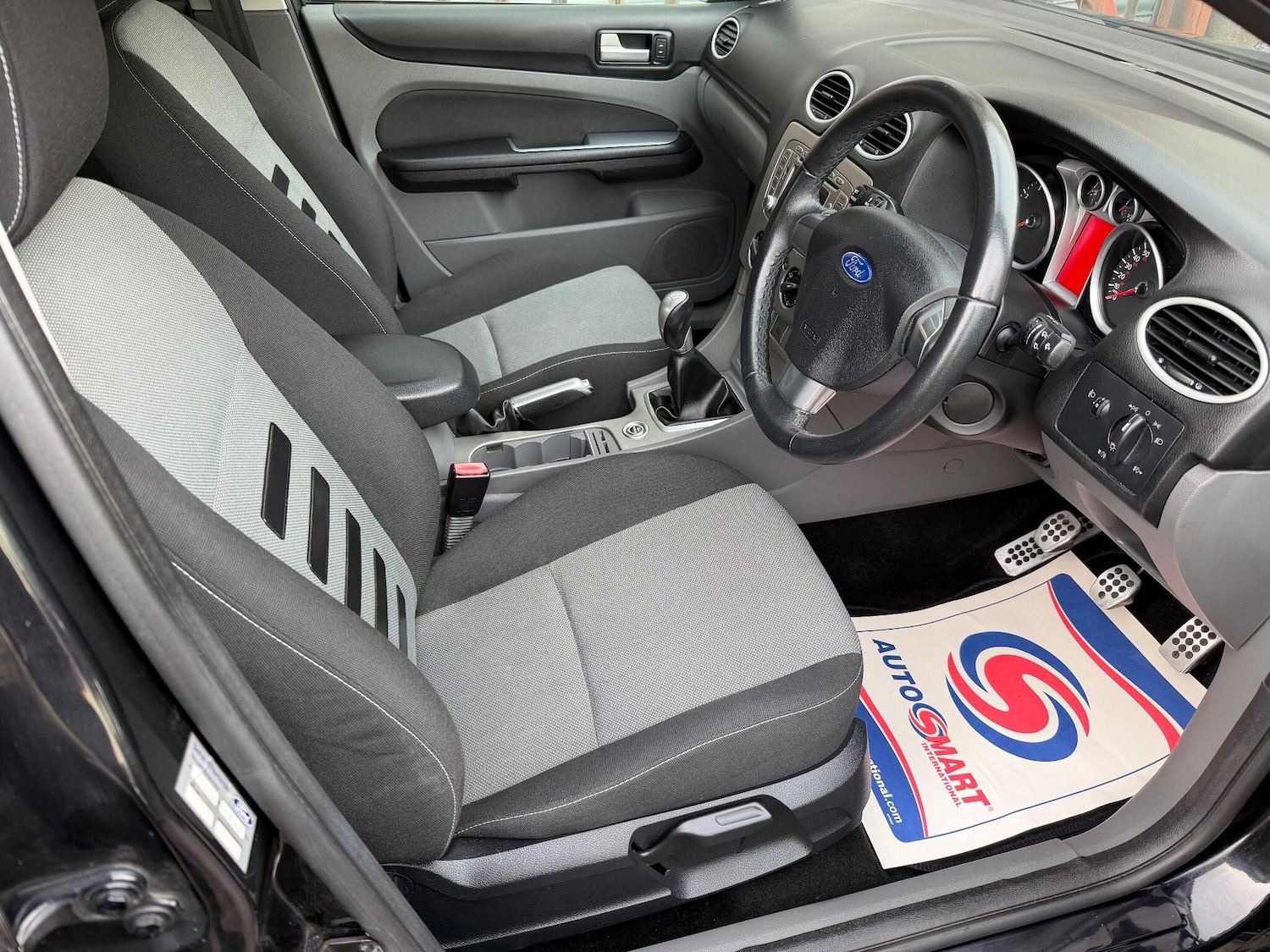 Used Ford Focus 2010 for sale - 76585419: Photo 9