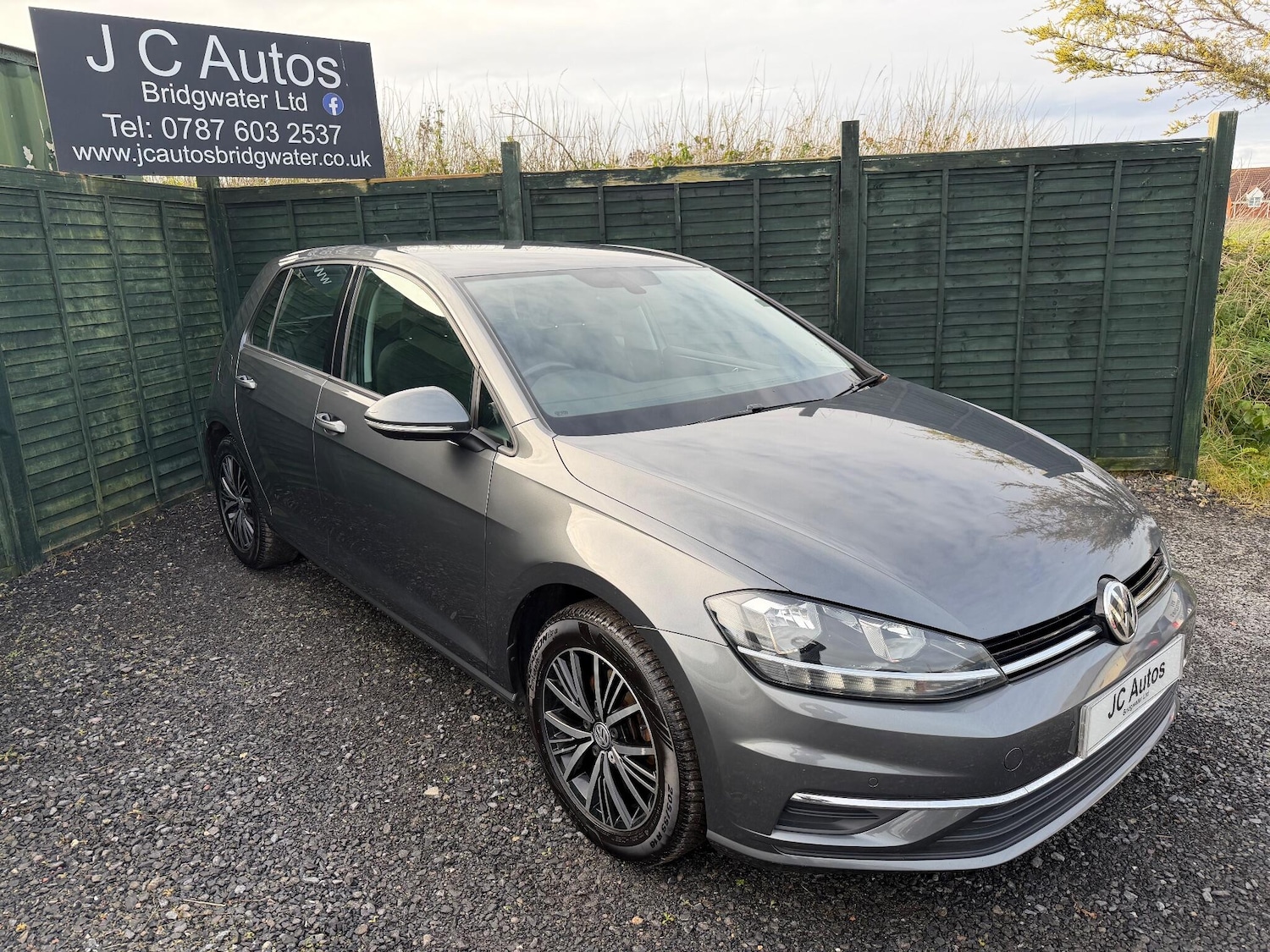 Used Volkswagen Golf 2017 for sale - 76715265: Photo 1