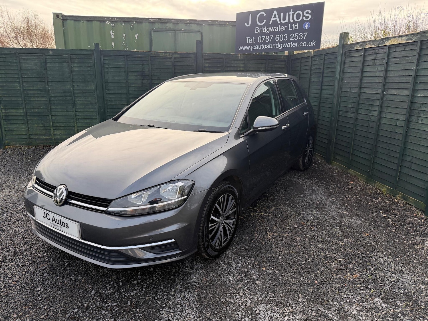 Used Volkswagen Golf 2017 for sale - 76715265: Photo 2