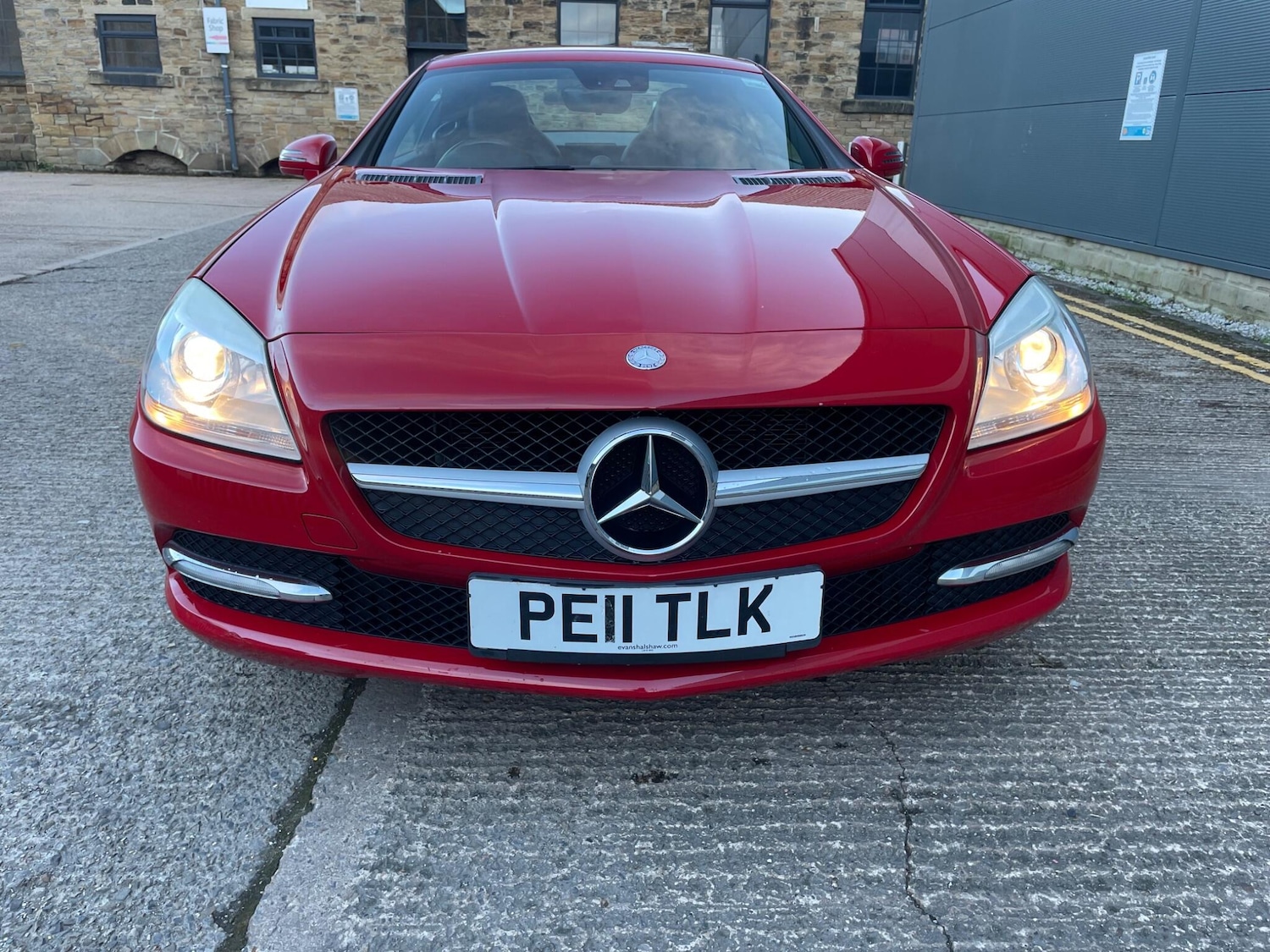 Used Mercedes-Benz SLK 2011 for sale - 77315460: Photo 2