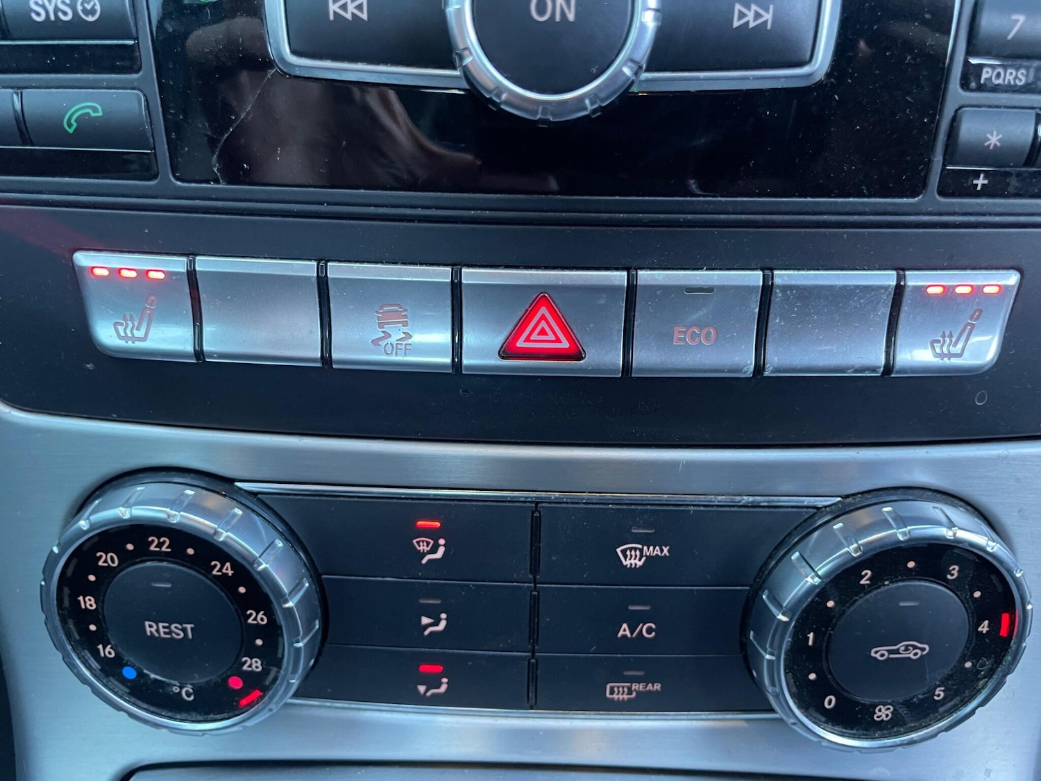 Used Mercedes-Benz SLK 2011 for sale - 77315460: Photo 24