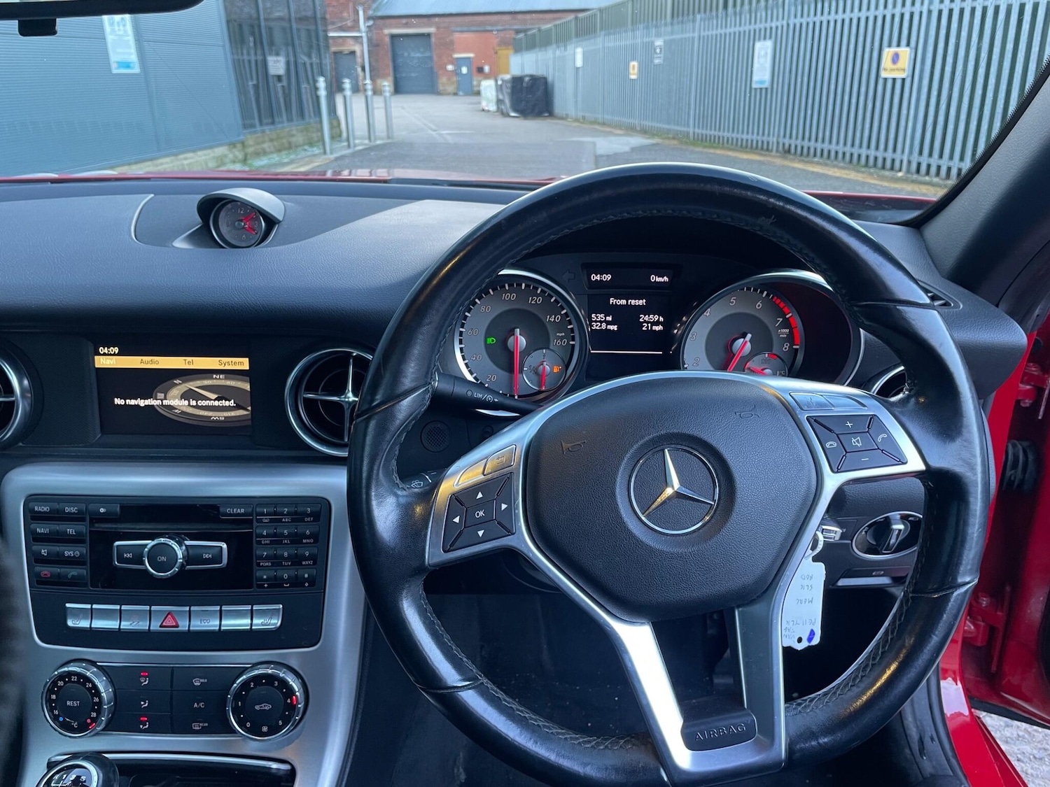 Used Mercedes-Benz SLK 2011 for sale - 77315460: Photo 25