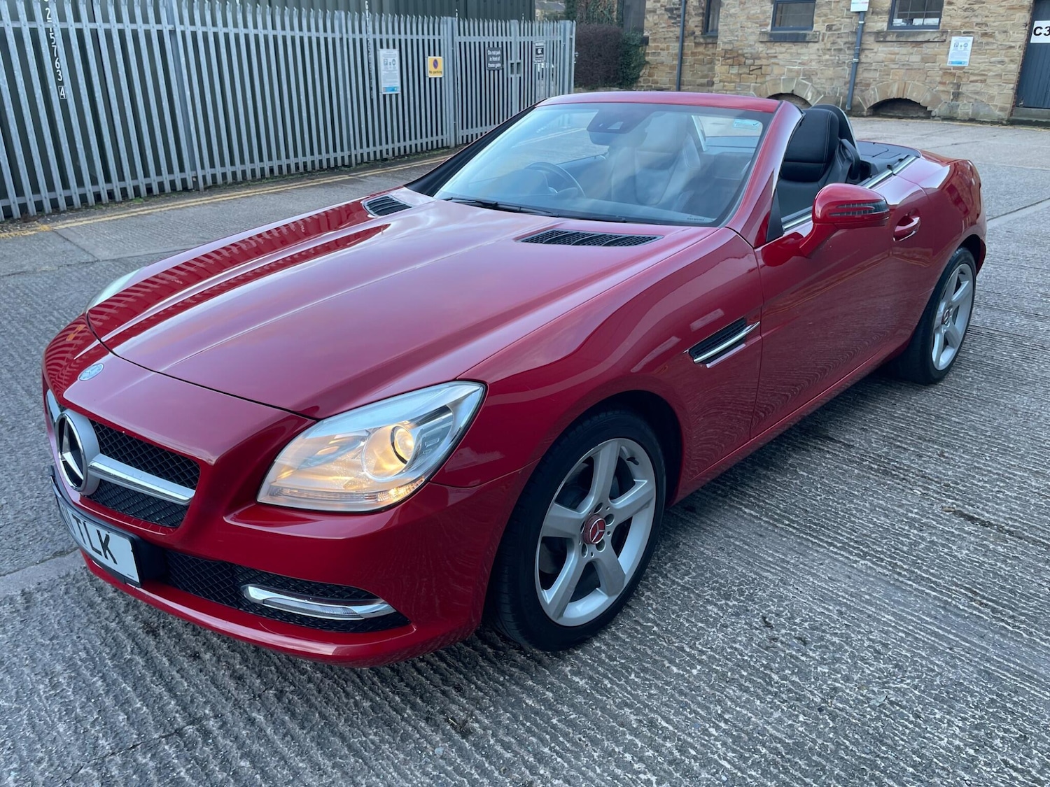 Used Mercedes-Benz SLK 2011 for sale - 77315460: Photo 3