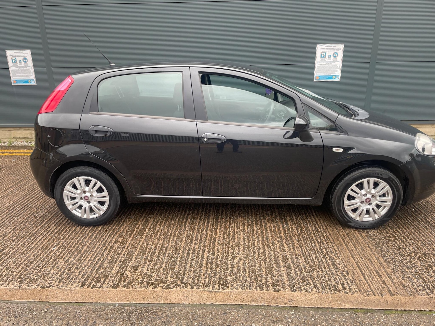 Used Fiat Punto 2016 for sale - 78072307: Photo 2