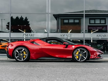 Used Ferrari SF90 Stradale 2022 for sale - 76282913: Photo
