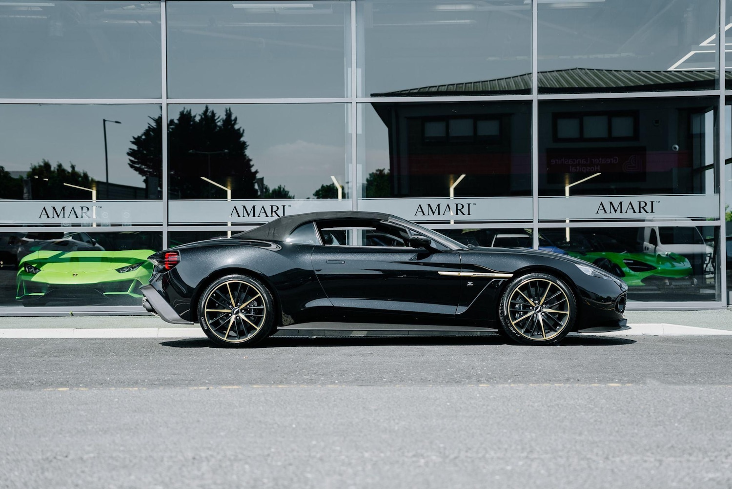 Used Aston Martin Vanquish 2018 for sale - 76283993: Photo 2