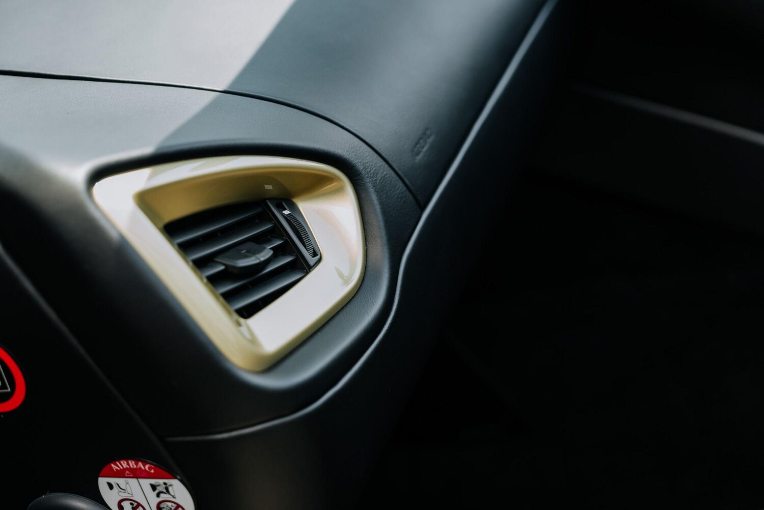 Used Aston Martin Vanquish 2018 for sale - 76283993: Photo 43