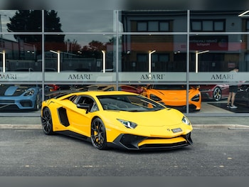 2017 (17) - LP 700-4 2dr ISR