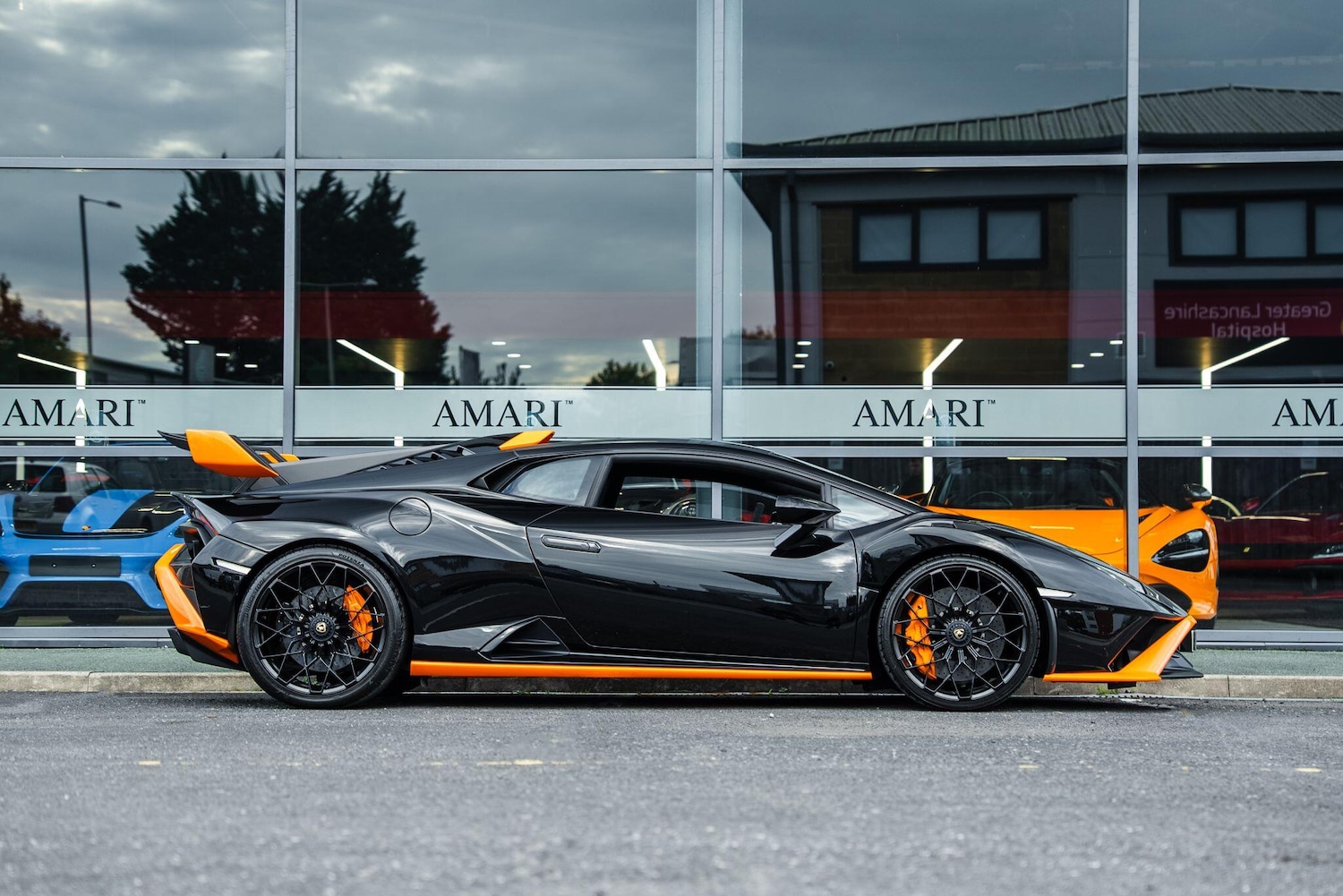 Used Lamborghini Huracan 2023 for sale - 76282774: Photo 2