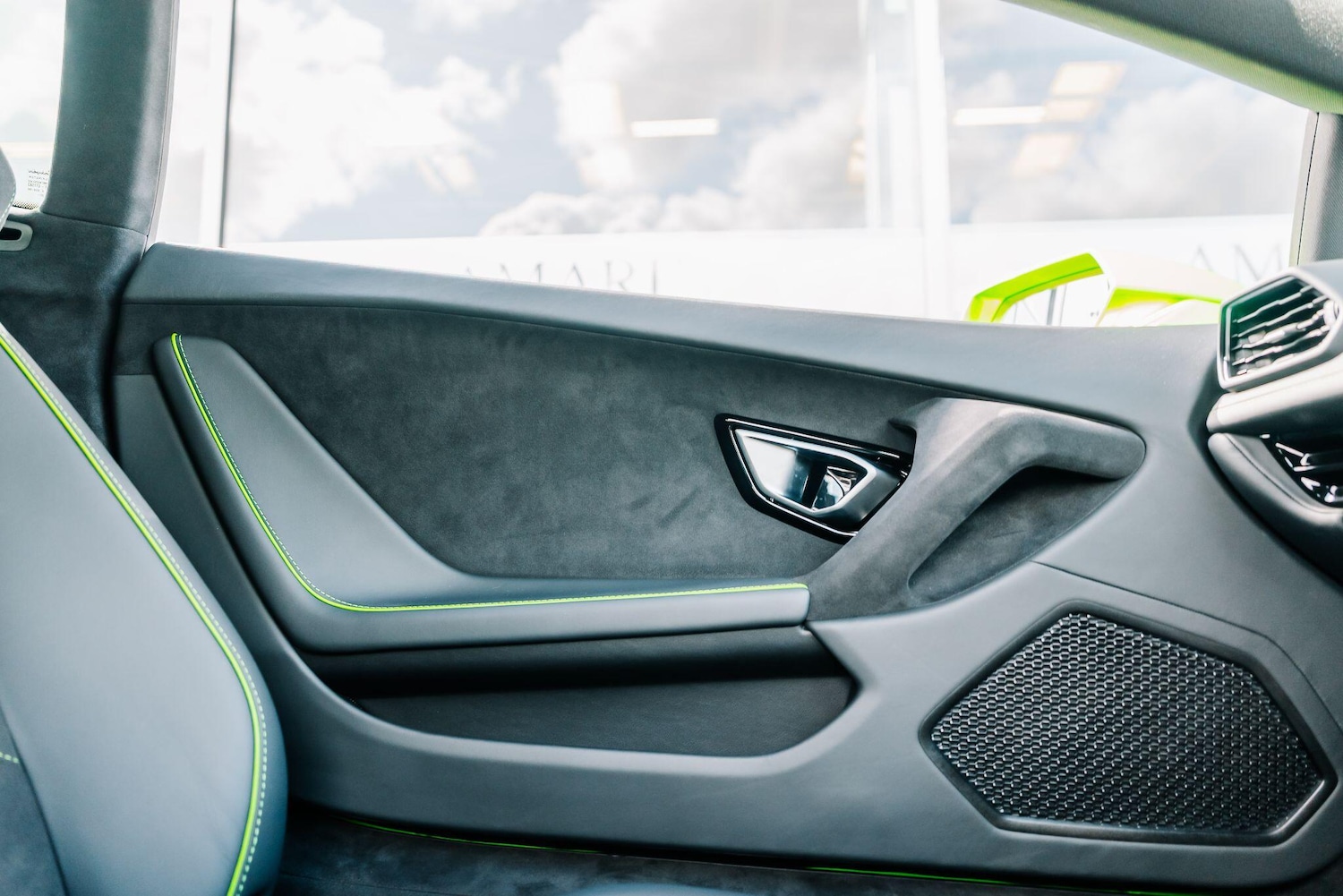 Used Lamborghini Huracan 2023 for sale - 76282753: Photo 40