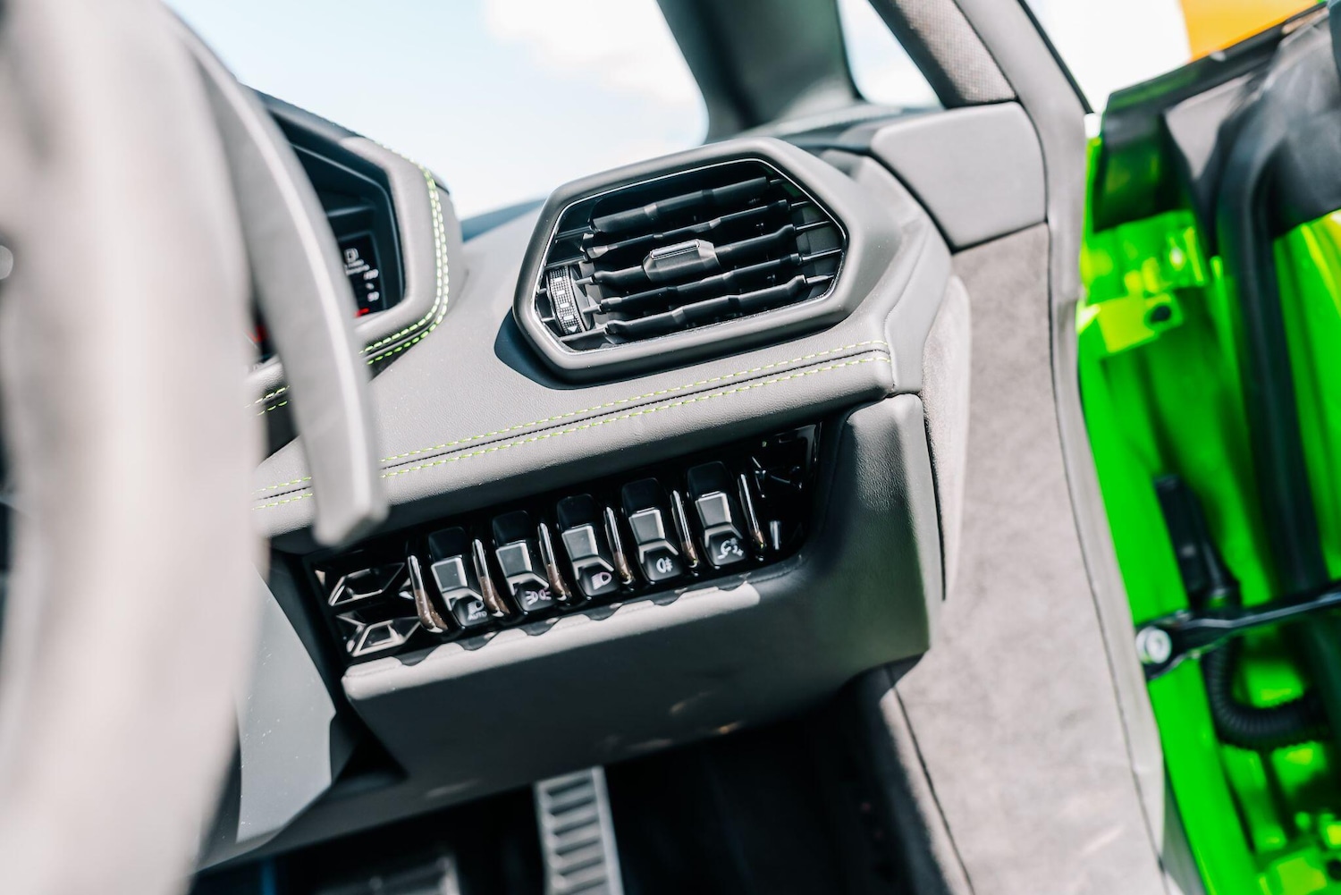 Used Lamborghini Huracan 2023 for sale - 76282753: Photo 41