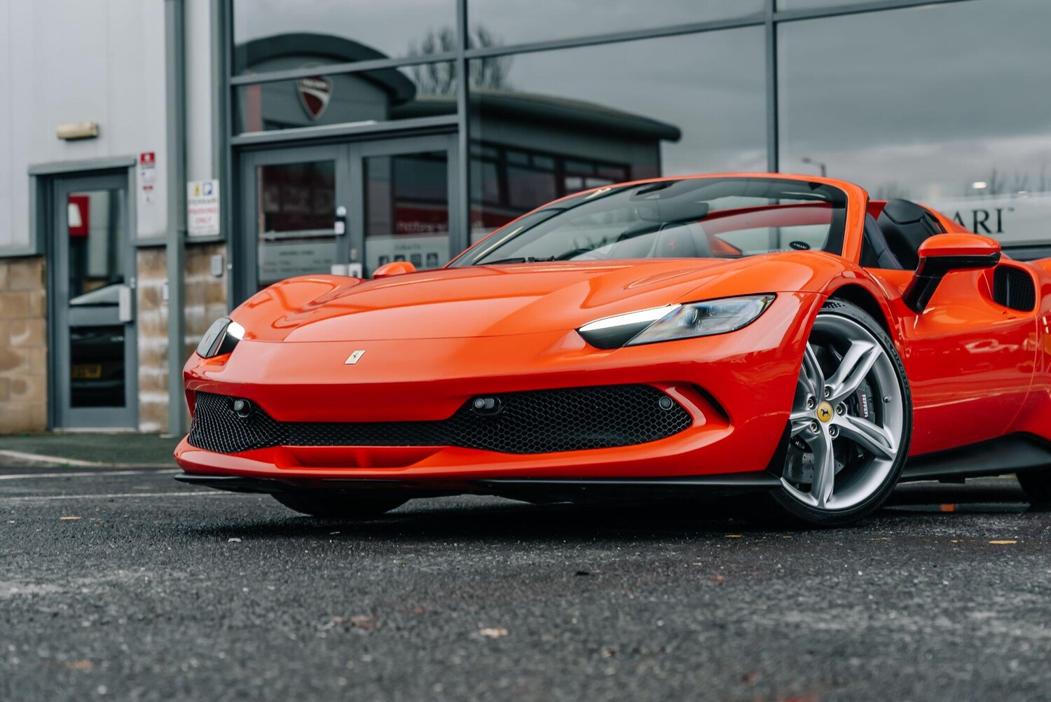 Used Ferrari 296 GTS 2025 for sale - 76284217: Photo 13