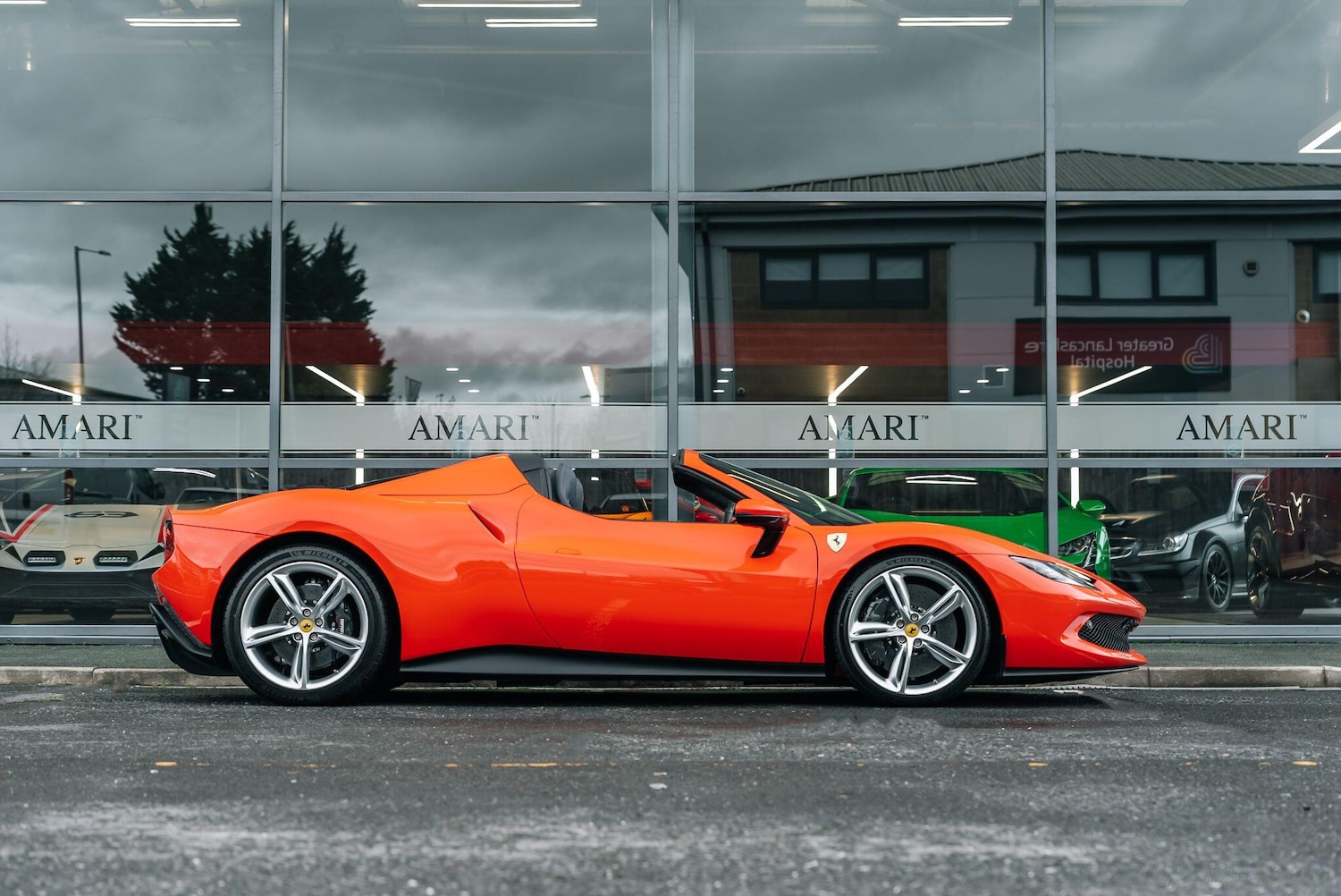 Used Ferrari 296 GTS 2025 for sale - 76284217: Photo 2