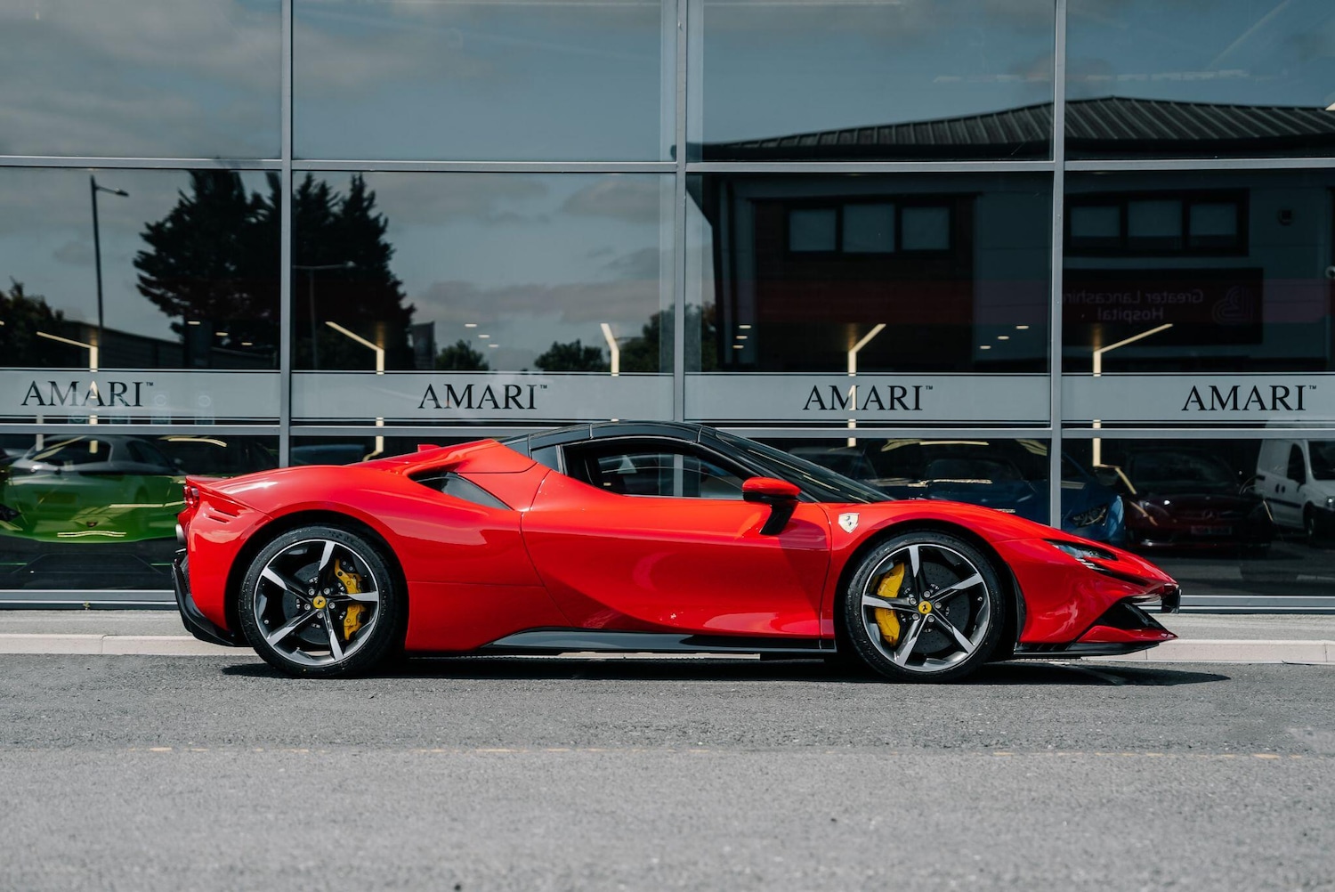 Used Ferrari SF90 Spider 2023 for sale - 76284259: Photo 2