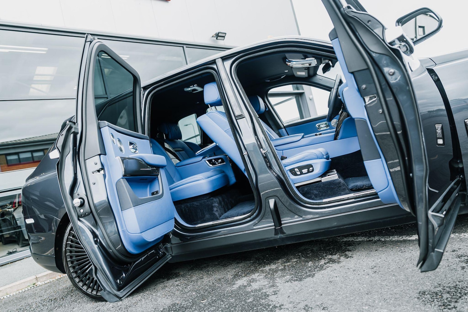 Used Rolls-Royce Cullinan 2020 for sale - 76283575: Photo 36