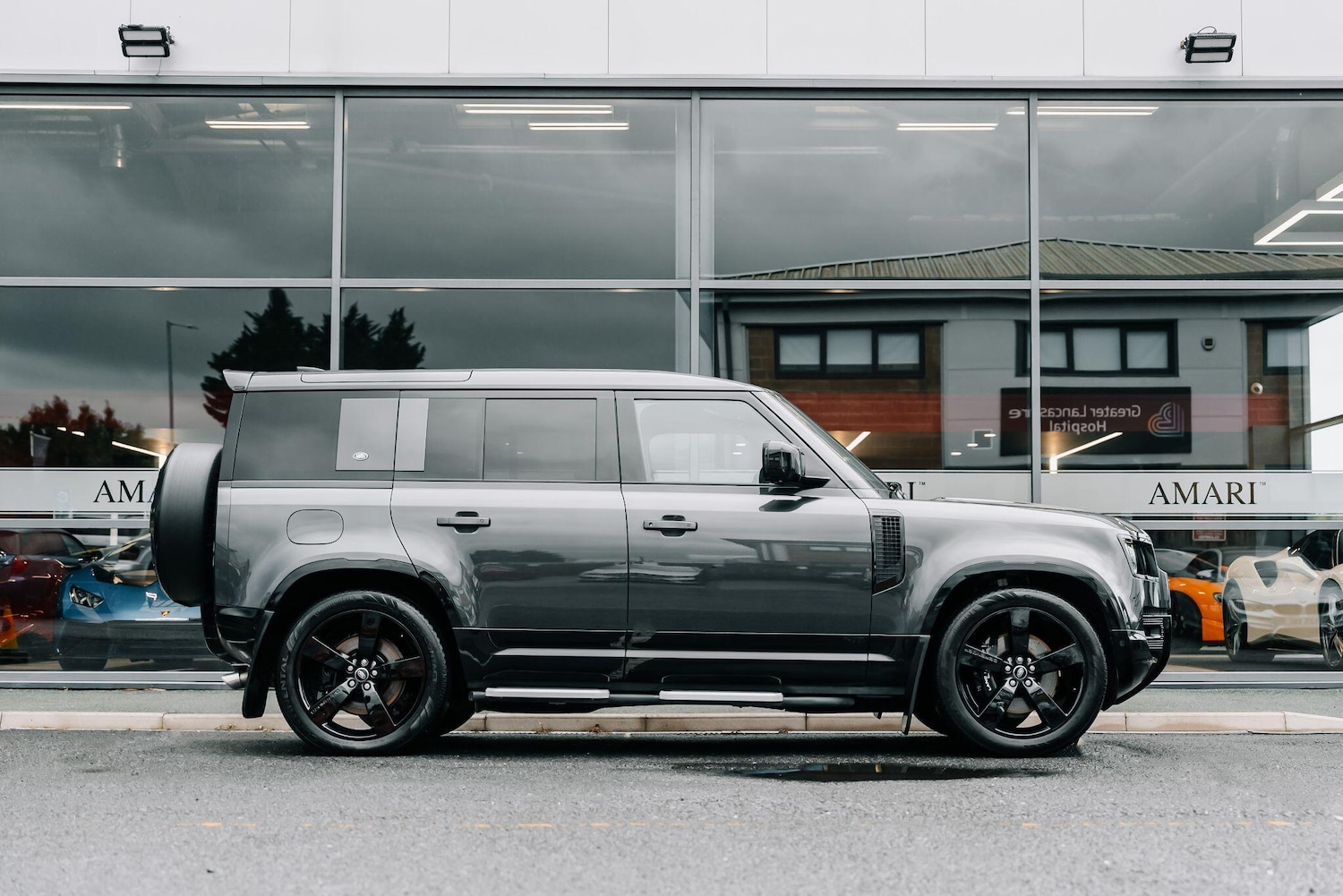 Used Land Rover Defender 110 for sale - 76886785: Photo 2