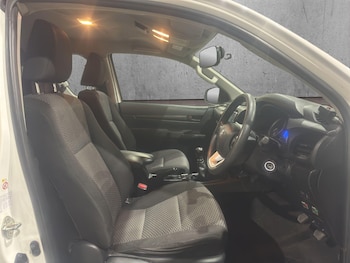 Used Toyota Hilux 2017 for sale - 75152928: Photo