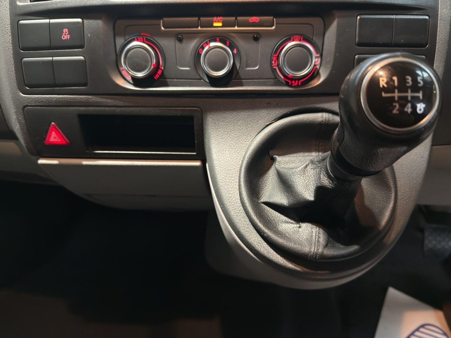 Used Volkswagen Transporter 2012 for sale - 77229729: Photo 14