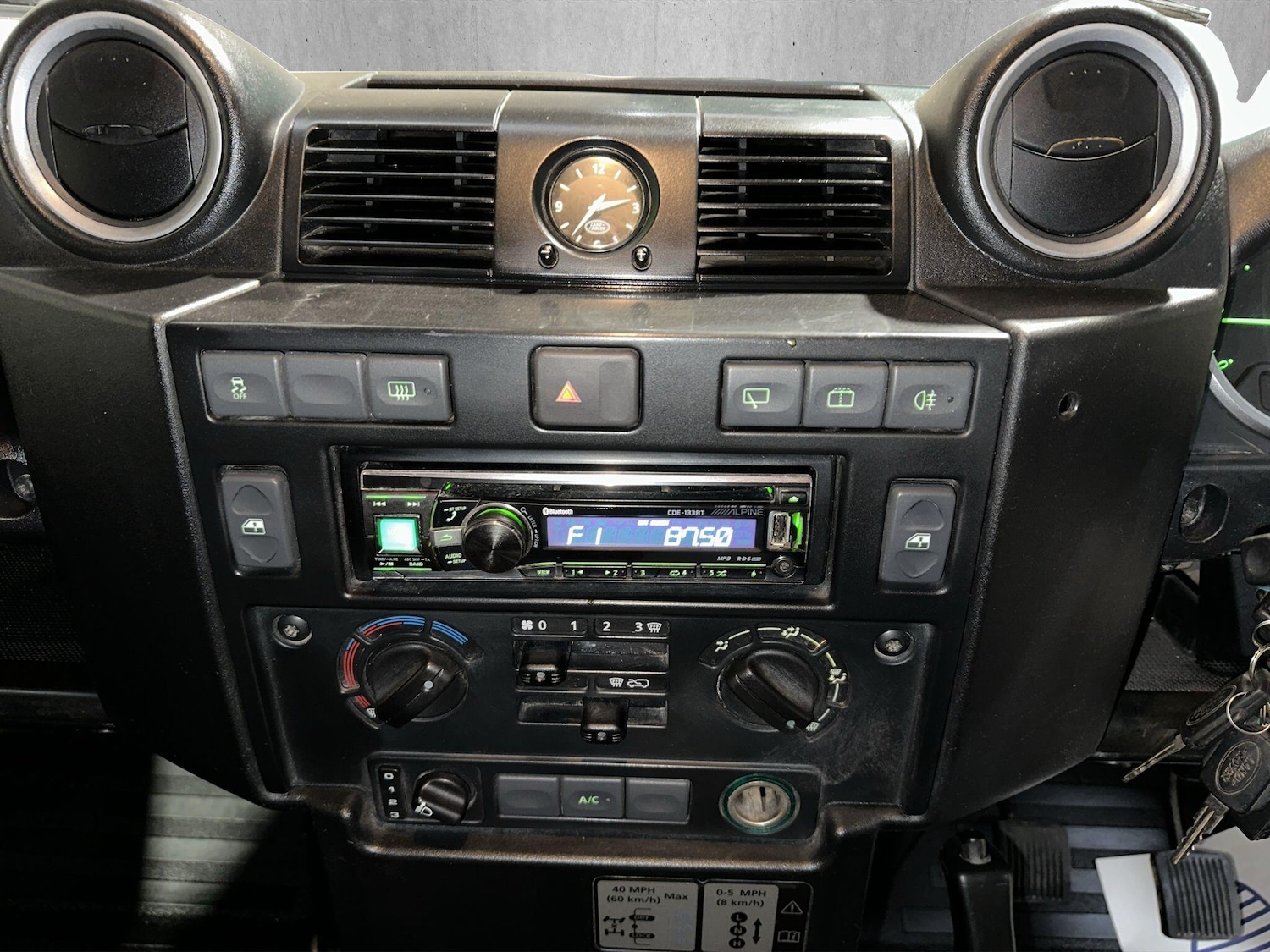 Used Land Rover Defender 2016 for sale - 76765931: Photo 14