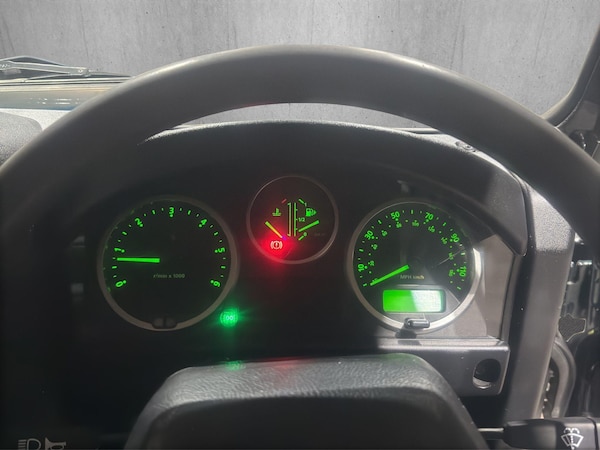 Used Land Rover Defender 110 2016 for sale - 75670640: Photo 11