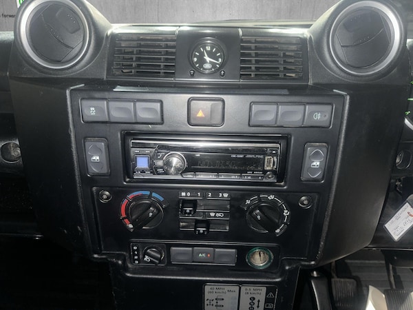Used Land Rover Defender 110 2016 for sale - 75670640: Photo 15