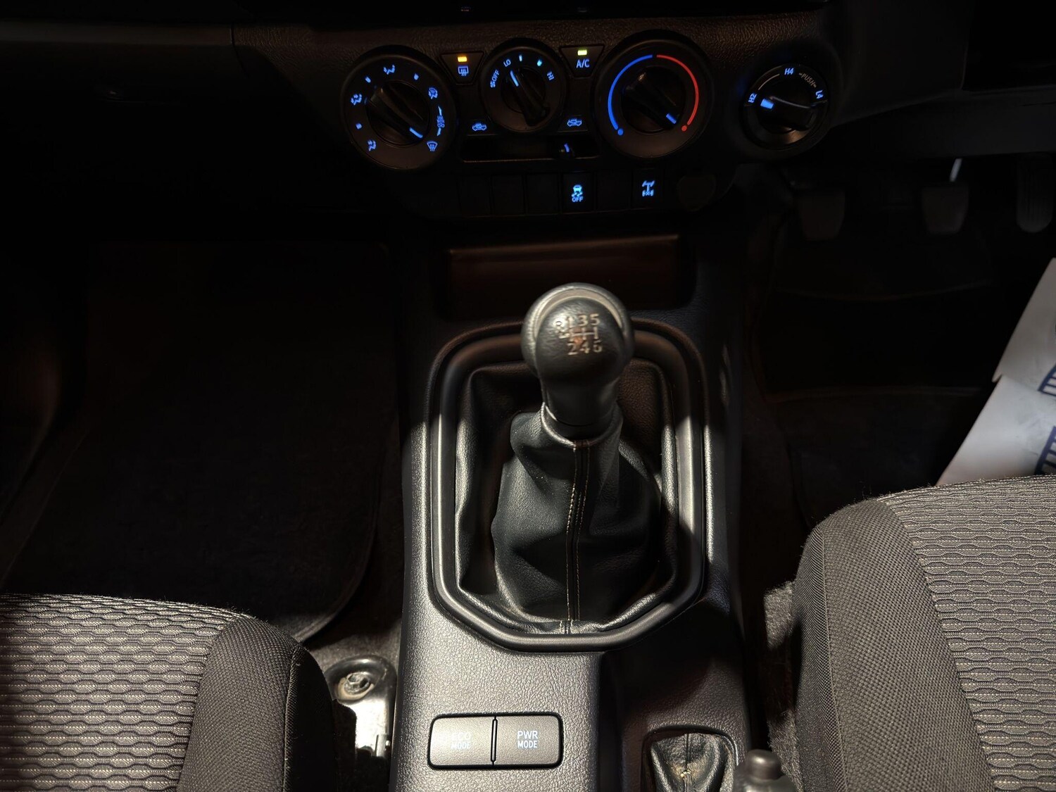 Used Toyota Hilux for sale - 77573821: Photo 14